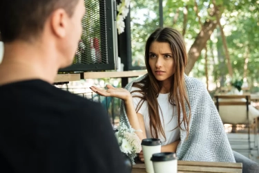 Jika Perempuan Menggunakan 10 Frasa Ini, Dia Kurang Dewasa dan Bijaksana Menurut Psikologi