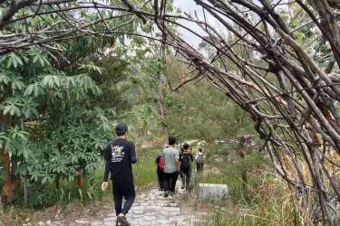 4 Tempat Trekking di Bogor Favorit Keluarga dengan Jalur Mudah