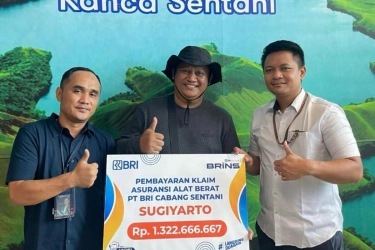 BRI Insurance Bayar Klaim Asuransi Alat Berat Rp 1,32 Miliar di Sentani