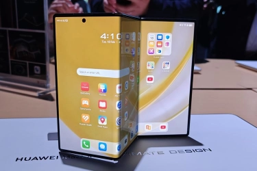 Lebih Dekat dengan Ponsel Lipat Tiga Huawei Mate XT Ultimate