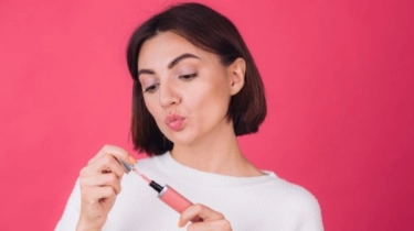 Bibir Kering? Amankah Pakai Lip Cream Setiap Hari? Ini Jawabannya!