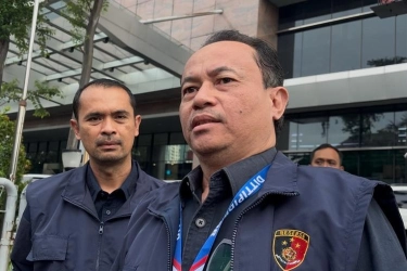 Geledah HK Tower, Polisi Sita Koper dan Kontener Dokumen