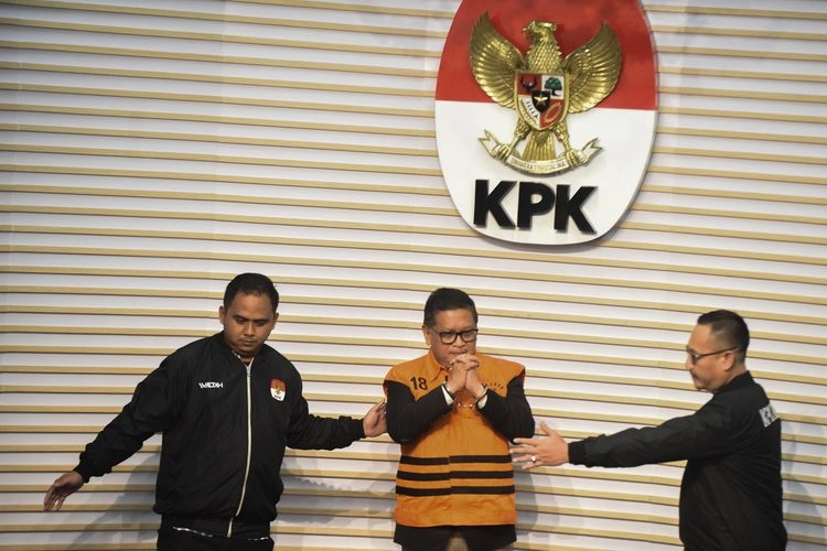 ''Hasto Ditarget Ditahan Sebelum Kongres''