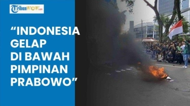 VIDEO Mahasiswa Diadang Barrier Beton dan Kawat Duri, Massa Demo: Indonesia Gelap Dipimpin Prabowo