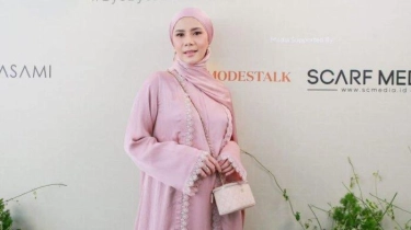 Jelang Ramadan, Aktris Cynthia Ramlan Sibuk Jualan Hijab