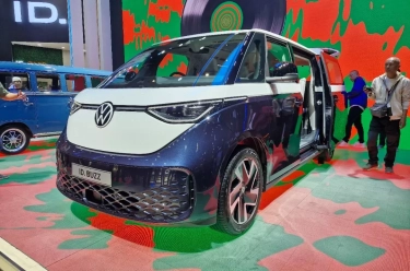 Meluncur jelang IIMS 2025 Ditutup, Segini Harga VW ID. Buzz Long Wheelbase