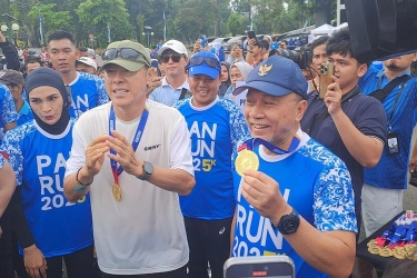 Lari Bareng Shin Tae-yong di Gedung DPR, Zulhas: Sehat Tidak Bisa Diwakilkan