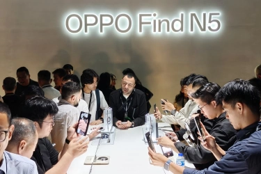 Ponsel Layar Lipat Tiga Mulai Jadi Tren, Oppo Tertarik?