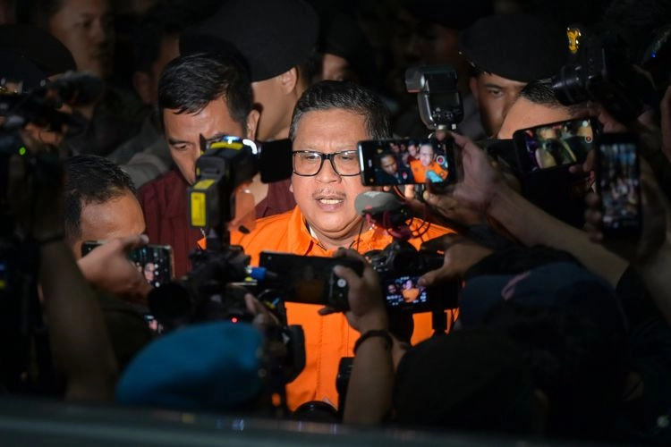 Saat KPK Tantang Balik Hasto soal Periksa Keluarga Jokowi...
