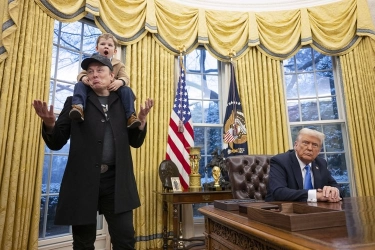 Heboh! Video AI Trump Cium Kaki Elon Musk Tayang di Kantor Pemerintah AS