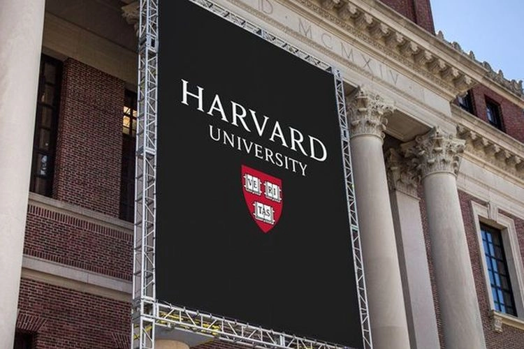 Kenapa Trump Bekukan Dana Universitas Harvard Rp 36,5 Triliun?