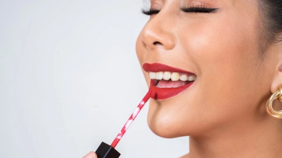 5 Lipstik Murah Meriah Untuk Kulit Sawo Matang, Cocok dengan Skintone Wanita Indonesia