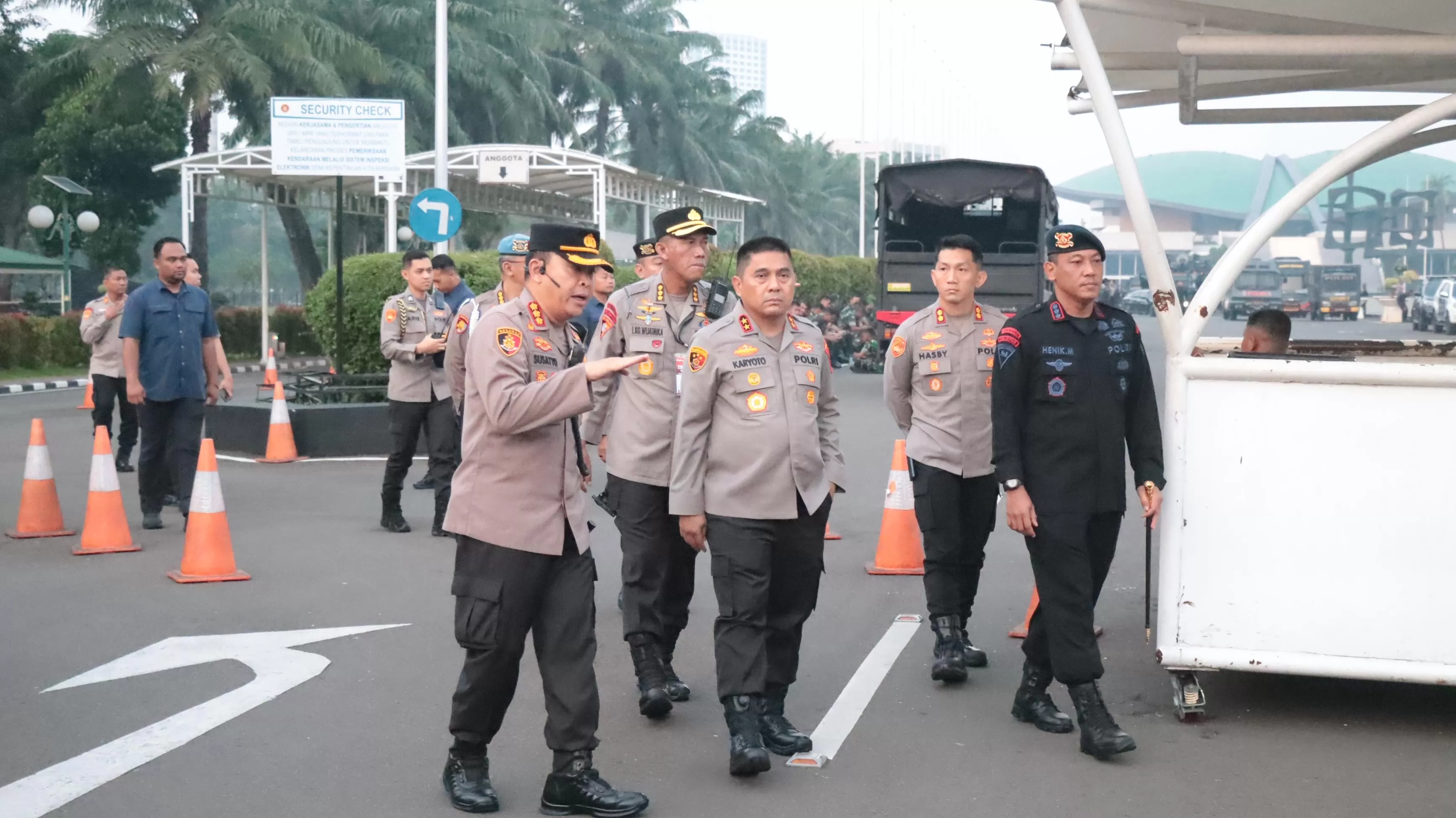 Kapolda Metro Jaya Tinjau Aksi Buruh di Sekitar Komplek DPR/MPR Jakpus, Petugas Masih Siaga di Beberapa Titik Strategis
