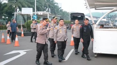 Kapolda Metro Jaya Tinjau Aksi Buruh di Sekitar Komplek DPR/MPR Jakpus, Petugas Masih Siaga di Beberapa Titik Strategis