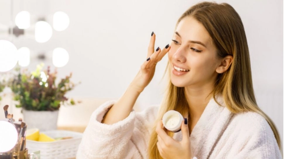 5 Tone Up Cream Lokal Terbaik, Bikin Wajah Cerah Instan tanpa Efek Abu-abu