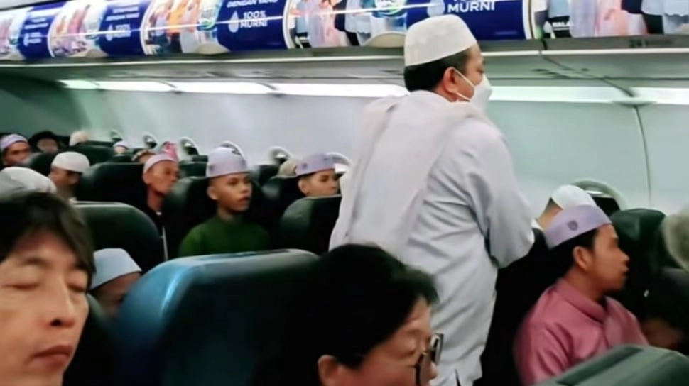 Viral Habib Pimpin Seisi Pesawat Lantunkan Surah Al-Quraisy: Aksi Religius Picu Reaksi Keras Netizen