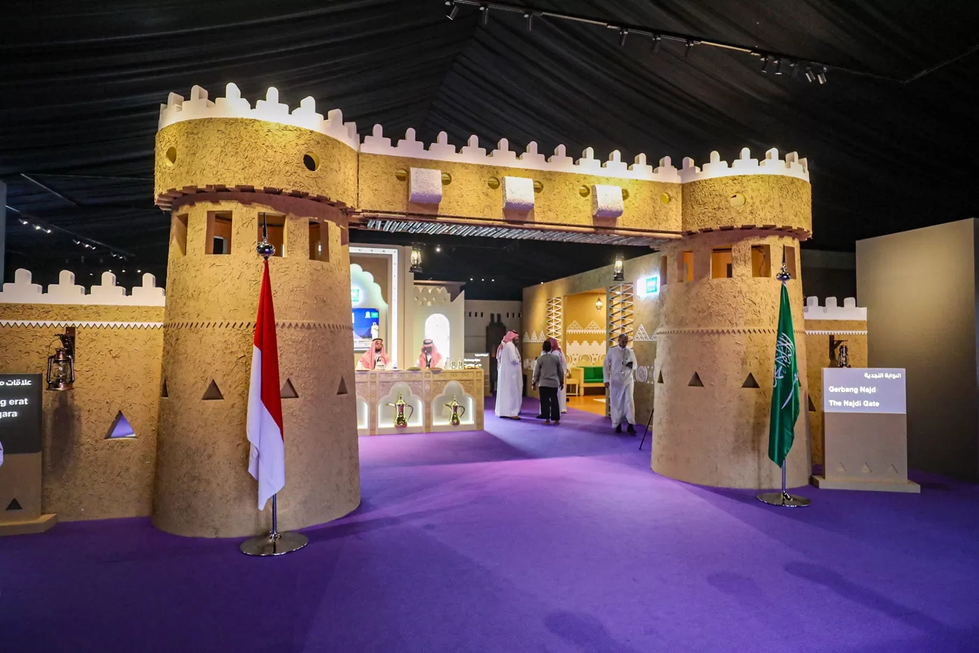 Dari Pameran Jembatan Persaudaraan Indonesia-Saudi, Pengunjung Sempat Membludak Berebut Mushaf Al-Qur'an