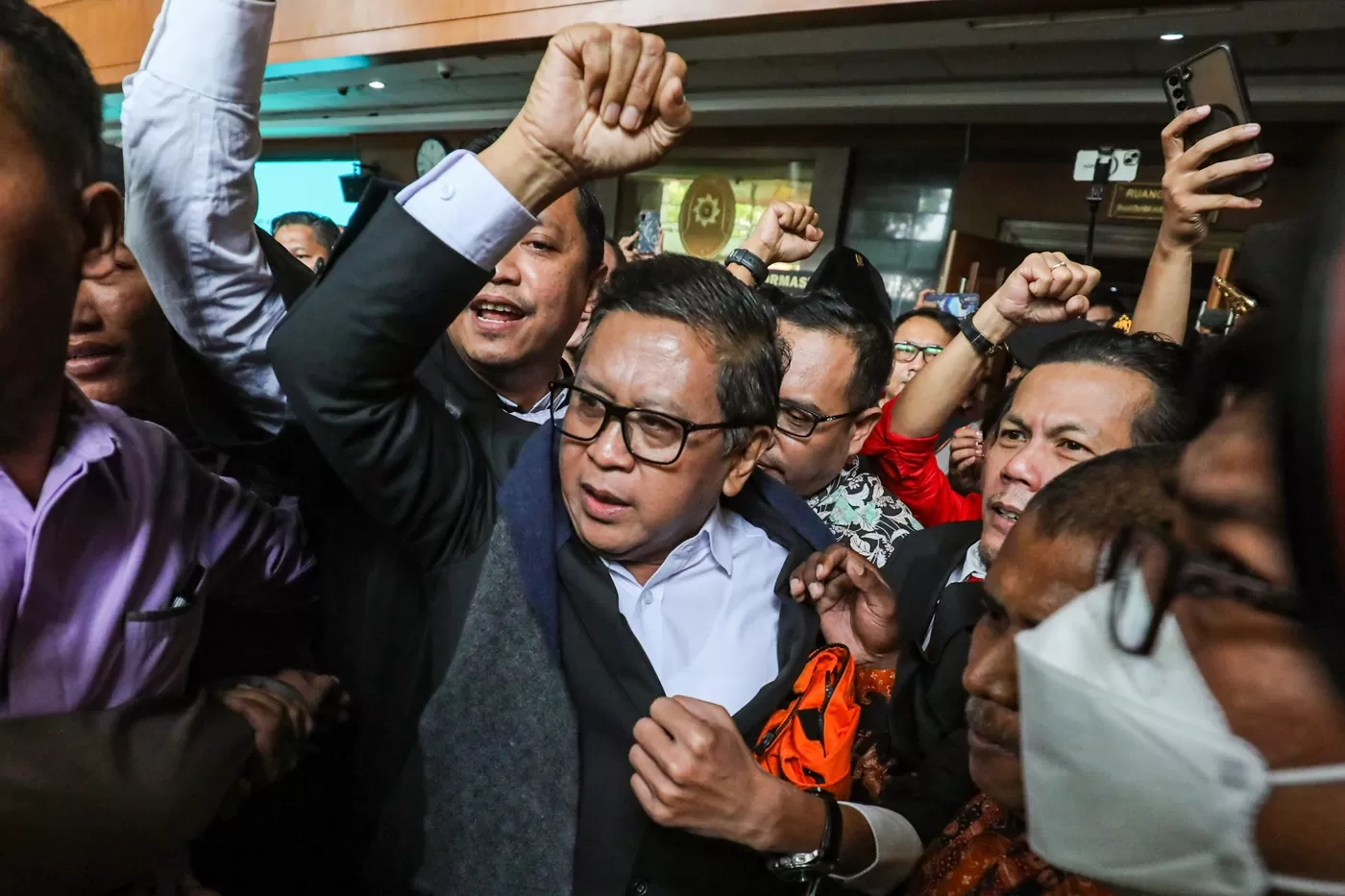 Satpam PDIP Berkilah Tak Pernah Disuruh Hasto Kristiyanto Hubungi Harun Masiku