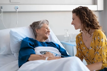 Tak Perlu Memaksa, Ini 7 Cara Efektif Mengajak Lansia Pergi ke Dokter