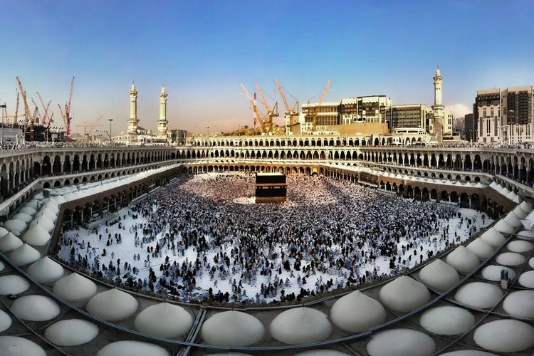 Sanksi Menanti WNI yang Nekat Haji Pakai Visa Ziarah