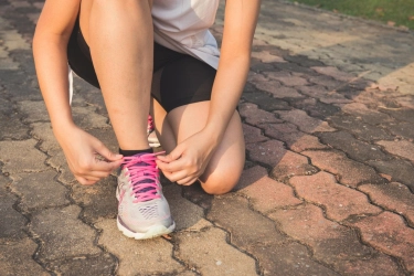 3 Tips Memilih Sepatu Lari, Termasuk Sesuaikan dengan Jenis Trek Lari