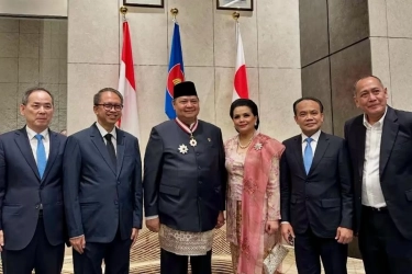 Menko Airlangga Terima Anugerah Bintang Jasa Musim Semi, Perkuat Hubungan Investasi Jepang-Indonesia