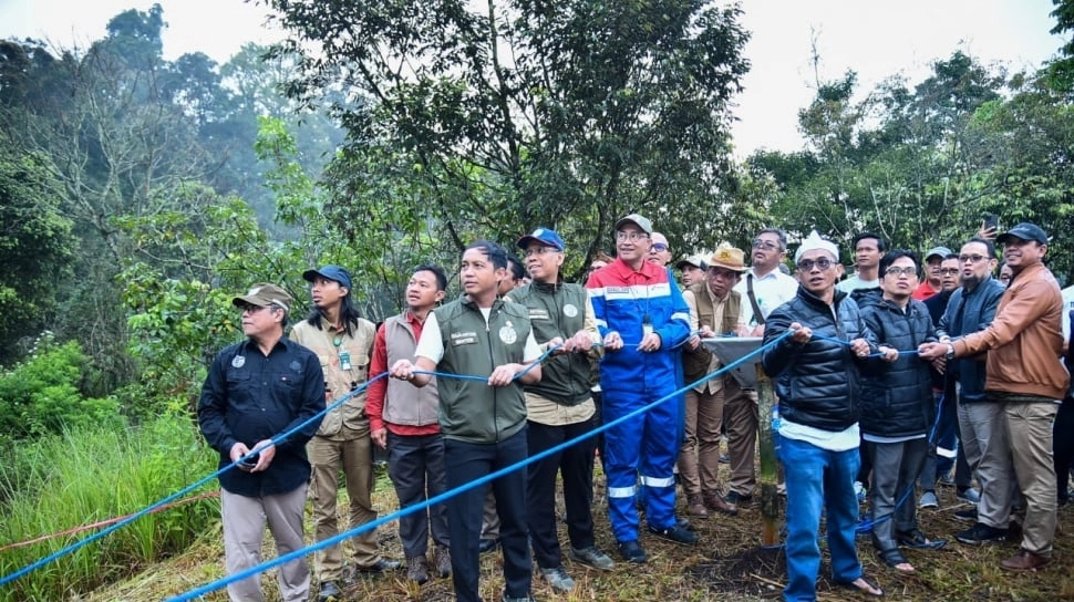 Emilia dan Biantara Terbang Bebas, Menhut Lepas Liarkan Elang Jawa di Bandung