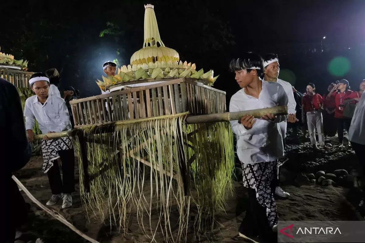 Sakral dan Khidmat, Ini Ragam Tradisi Pemeluk Agama Buddha yang Merayakan Waisak di Indonesia