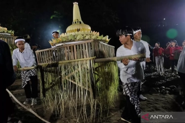 Sakral dan Khidmat, Ini Ragam Tradisi Pemeluk Agama Buddha yang Merayakan Waisak di Indonesia