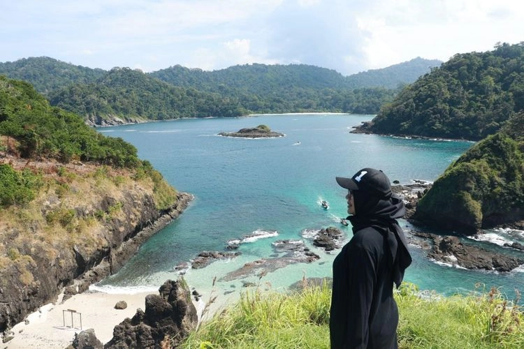 Pulau Bedil, Raja Ampat-nya Banyuwangi yang Tawarkan Pesona Gugusan Pulau Eksotis