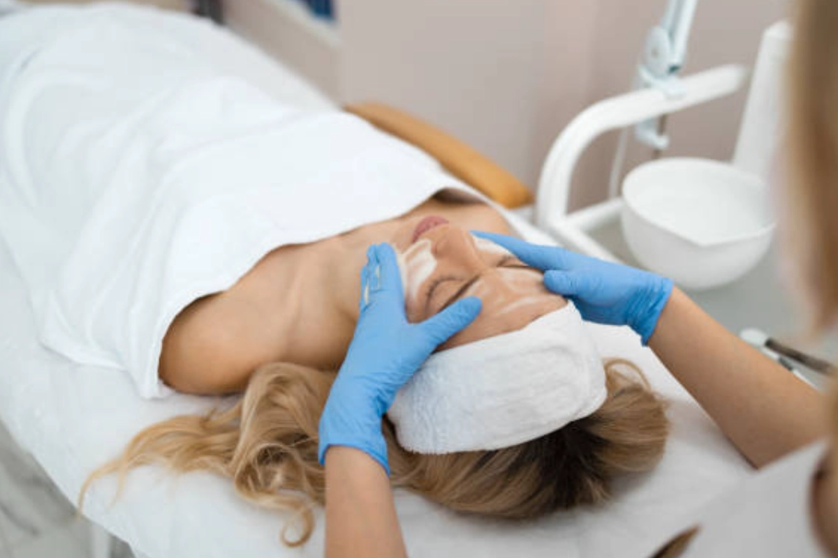 Jangan Salah, Treatment Sekali di Beauty Clinic Tak Cukup Bikin Kulit Glowing