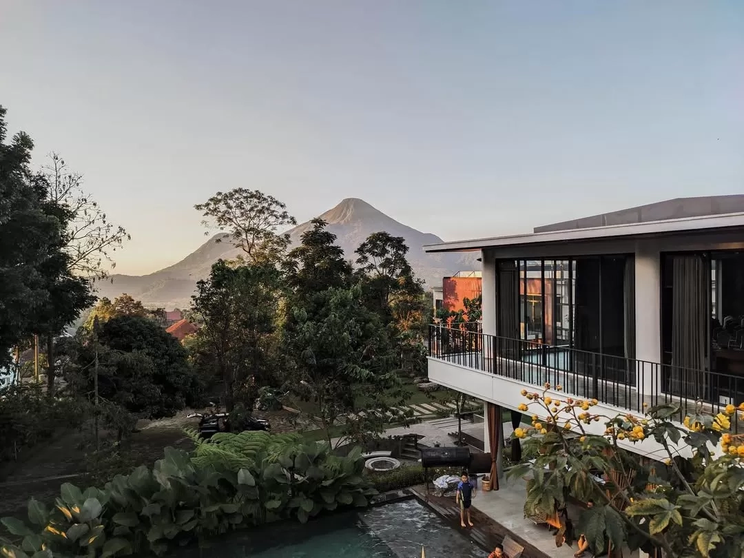 4 rekomendasi Villa di Puncak Trawas dengan Pemandangan Hijau yang Cantik dan Udara Sejuk, Cocok untuk Healing