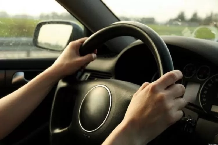 7 Tips Mengatasi Setir Mobil yang Terasa Kaku Saat Berkendara