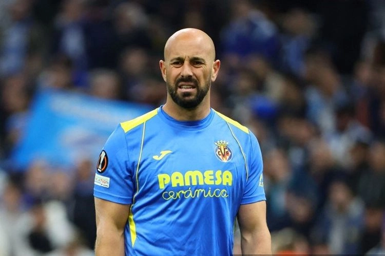 Legenda Spanyol Pepe Reina Resmi Pensiun, Como Jadi Klub Terakhir
