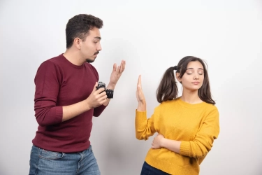 7 Frasa yang Dipakai Orang Cerdas untuk Bilang ke Orang Lain Agar Berhenti Ikut Campur