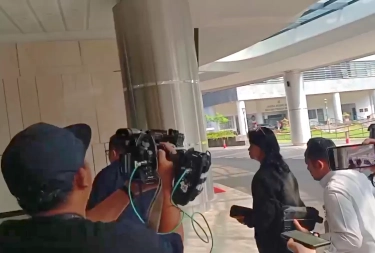 Wamen PU Diana Kusumastuti Datangi kejagung untuk Diperiksa soal Kasus korupsi perumahan eks pejuang Timor Timur, Wakajati NTT: Masih Awalan
