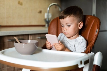 Dokter Anak: Screen Time Paling Berisiko pada Anak di Bawah Dua Tahun