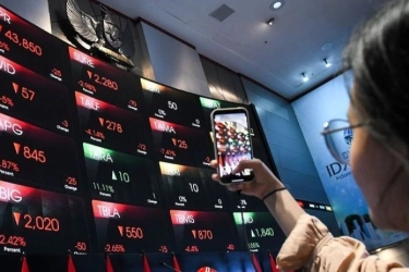 IHSG Naik 24,21 Poin, Kurs Rupiah Menguat Tipis
