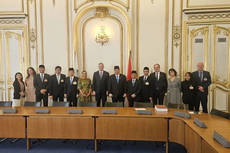 Perkuat Komitmen Indonesia Aksesi OECD, Menko Airlangga Serahkan Initial Memorandum ke Sekjen OECD