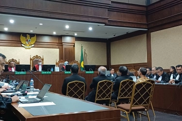 Terdakwa Menangis, Cuti untuk Temani Ibu di Hari Terakhir Tak Dikabulkan Yoory Corneles