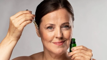 5 Rekomendasi Serum untuk Usia 50 Tahun ke Atas, Efektif Atasi Kerutan dan Garis Halus