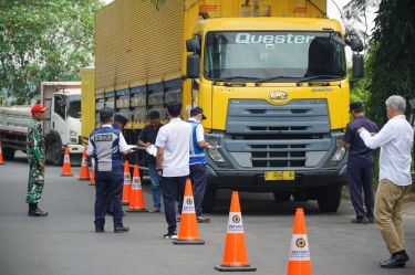 Dinilai Lebih Efektif, Korlantas Polri Diminta Konsisten Tertibkan Kendaraan Over Dimension Over Loading