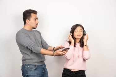 Tanda-Tanda Perempuan yang Sebenarnya Merasa Sangat Sepi dan Tidak Bahagia dalam Pernikahan, Salah Satunya Tak Lagi Bertengkar