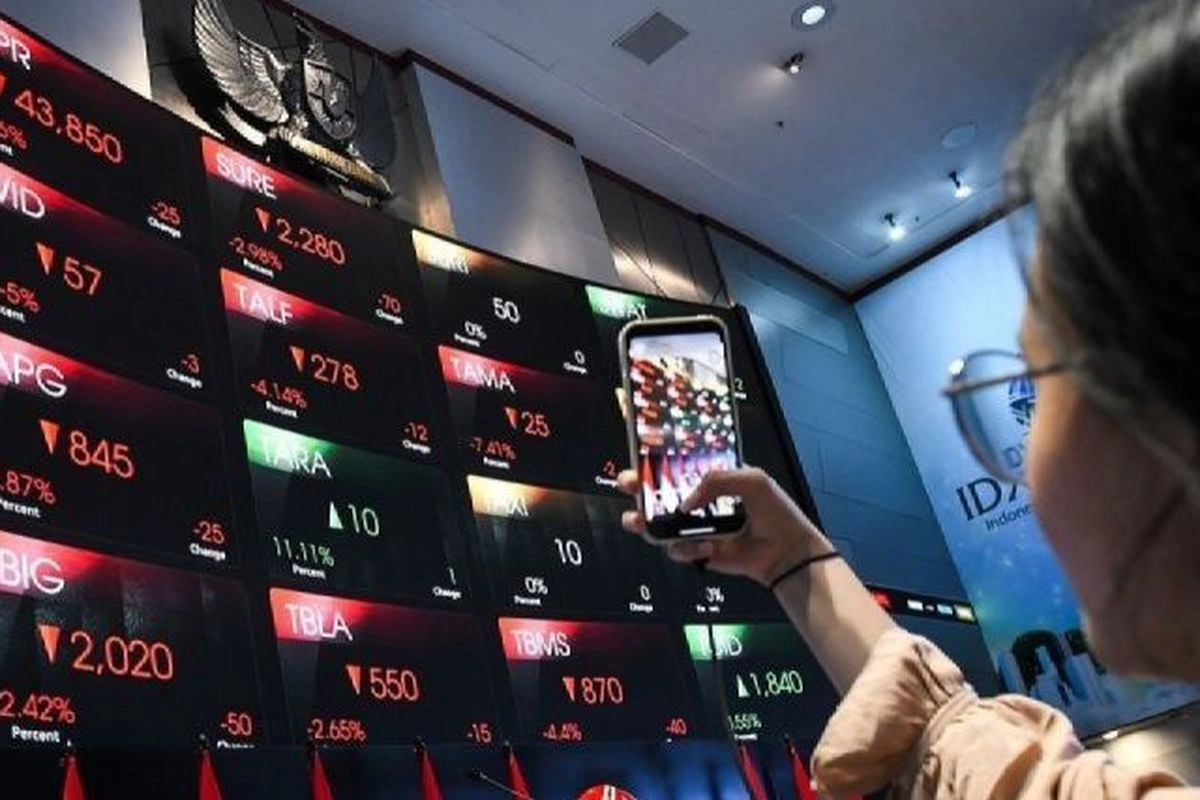 IHSG Awal Sesi Naik Tembus 7.100, Rupiah Lanjut Menguat