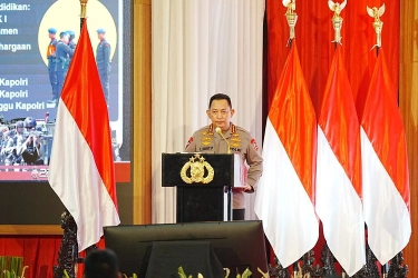 Seskab Bantah Pergantian Kapolri, Kapan Jenderal Sigit Pensiun?
