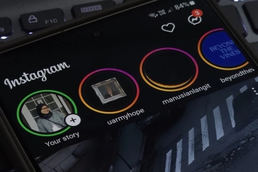 Ternyata Ini Alasan Psikologis Sering Nonton IG Stories Sendiri Berulang-ulang