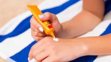 7 Rekomendasi Sunscreen untuk Kulit Berminyak, Bebas Kilap Sepanjang Hari!