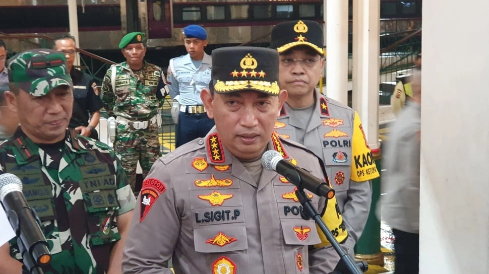 Seskab Teddy Soal Isu Pergantian Kapolri: Kemarin Baru Menghadap Presiden, Besok Ikut Panen Jagung