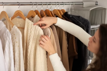 8 Pilihan Bahan Baju Terbaik untuk Kulit Sensitif yang Bikin Nyaman Tanpa Gatal dan Iritasi