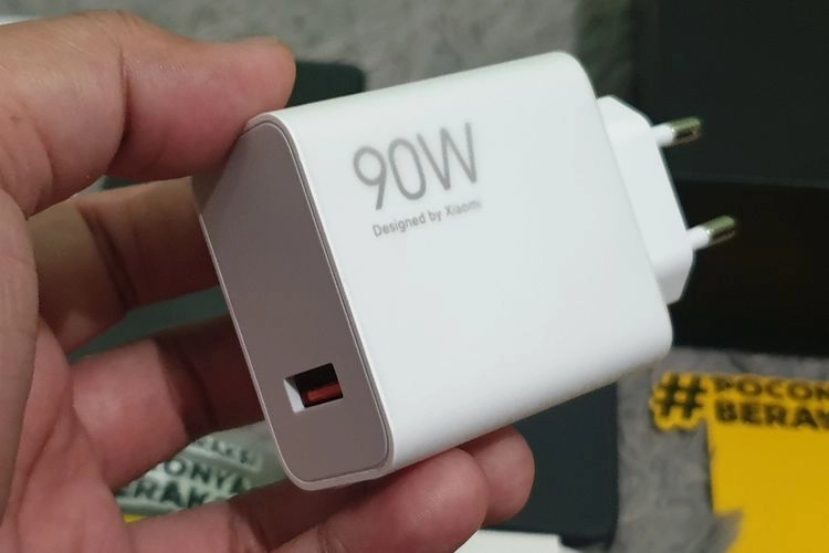 Benarkah Kepala Charger yang Terus Terpasang Bisa Meledak? Simak Penjelasannya